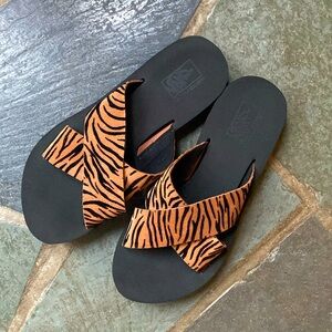 Vans Animal Stripe Cross Strap Sandal